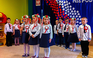 Przedszkolaki pokazały, jak świętować niepodległość